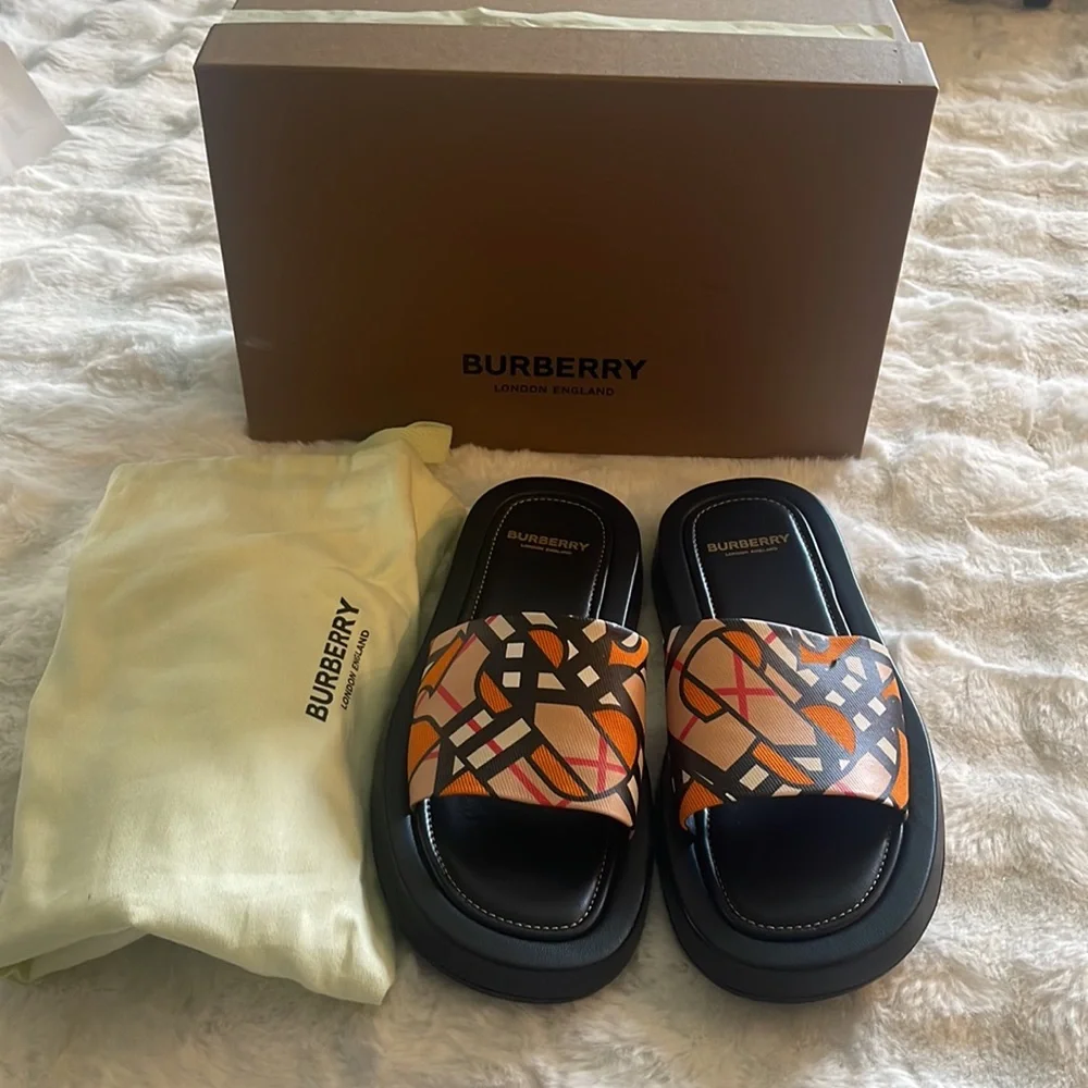 Burberry Buckingham monogram canvas on top leather dole sandals - Picture 4 of 5